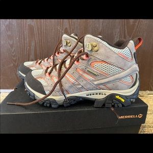 Merrell Moab 2 womens hiking boots. Size 9